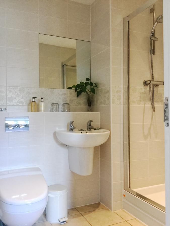 Bed and Breakfast Moon House Witney Exterior foto